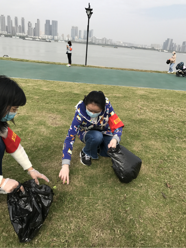 保护母亲河，江边捡垃圾 3